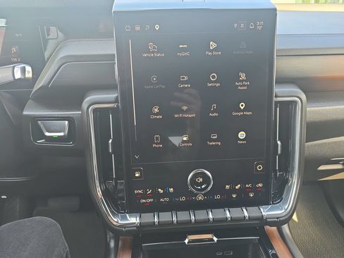 Used 2025 GMC Yukon Denali AWD/4WD image 16