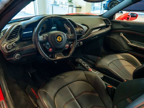Used 2019 Ferrari 488 GTB RWD image 9