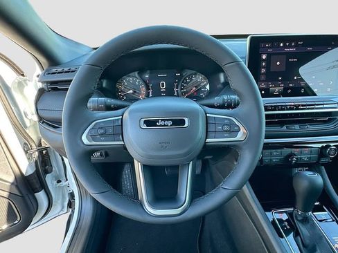 New 2026 Jeep Compass Latitude image 7