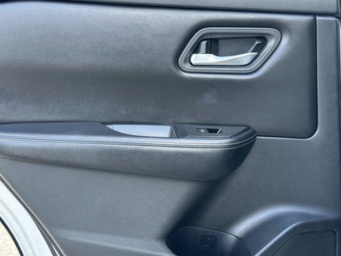 Certified 2024 Nissan Rogue SV FWD image 14
