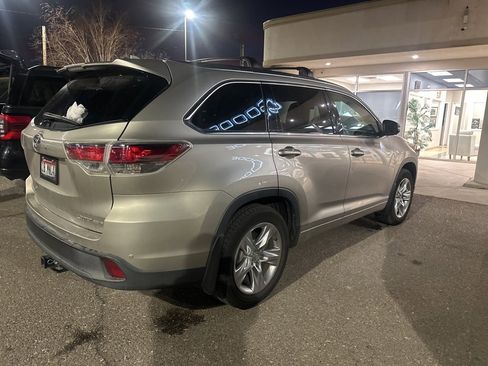 Used 2015 Toyota Highlander Limited image 3