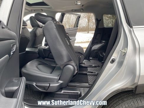 Used 2022 Toyota Highlander XLE image 40