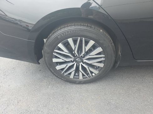 Used 2025 Nissan Altima 2.5 SV FWD image 5