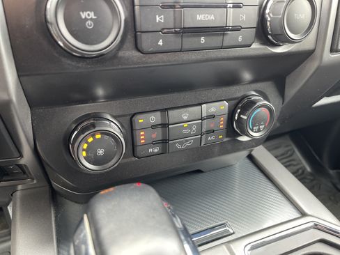 Used 2019 Ford F150 XLT w/ Equipment Group 302A Luxury AWD/4WD image 22