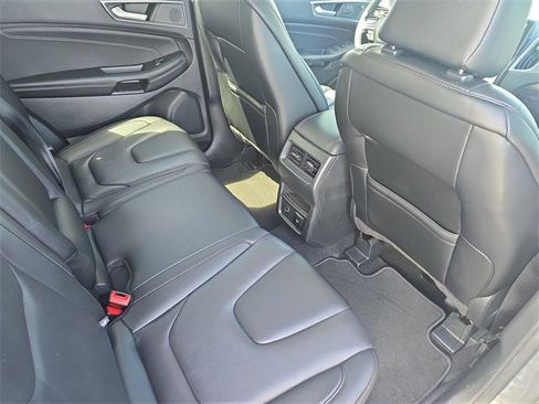 Used 2022 Ford Edge Titanium image 12