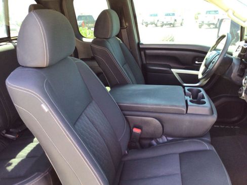 Used 2017 Nissan Titan SV AWD/4WD image 18