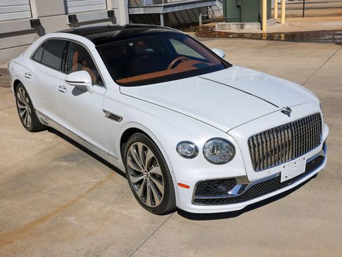 Used 2021 Bentley Flying Spur W12 image 17