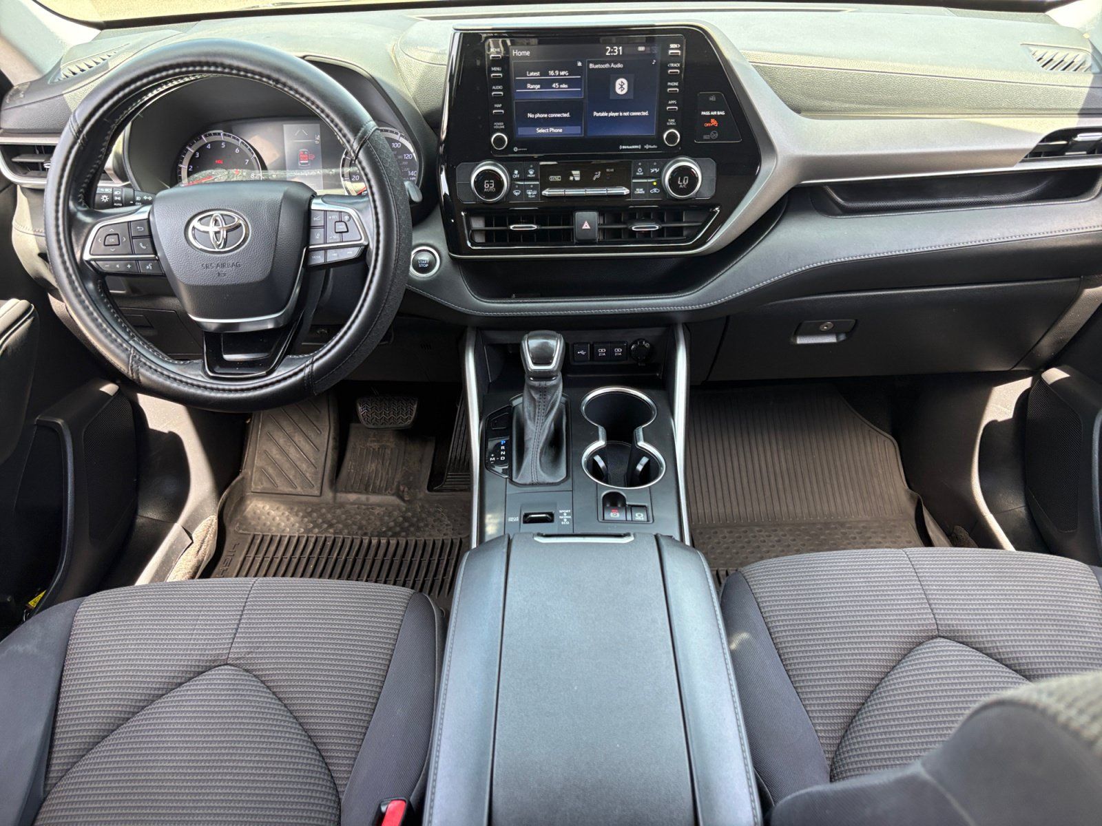 Used 2021 Toyota Highlander LE FWD image 20