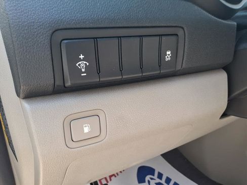 Used 2019 Kia Sedona L image 16