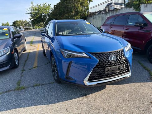 Used 2024 Lexus UX 250h AWD w/ Premium Package image 4