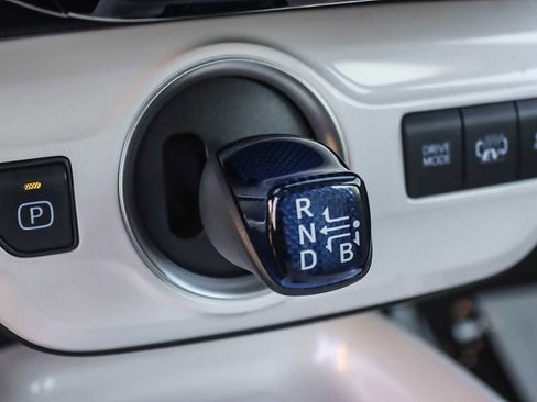 Used 2019 Toyota Prius Prime Premium image 18