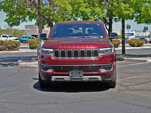 Used 2023 Jeep Wagoneer L Series II RWD image 2