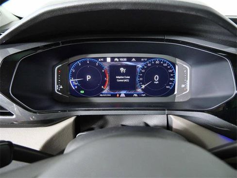 Used 2024 Volkswagen Taos SEL image 18
