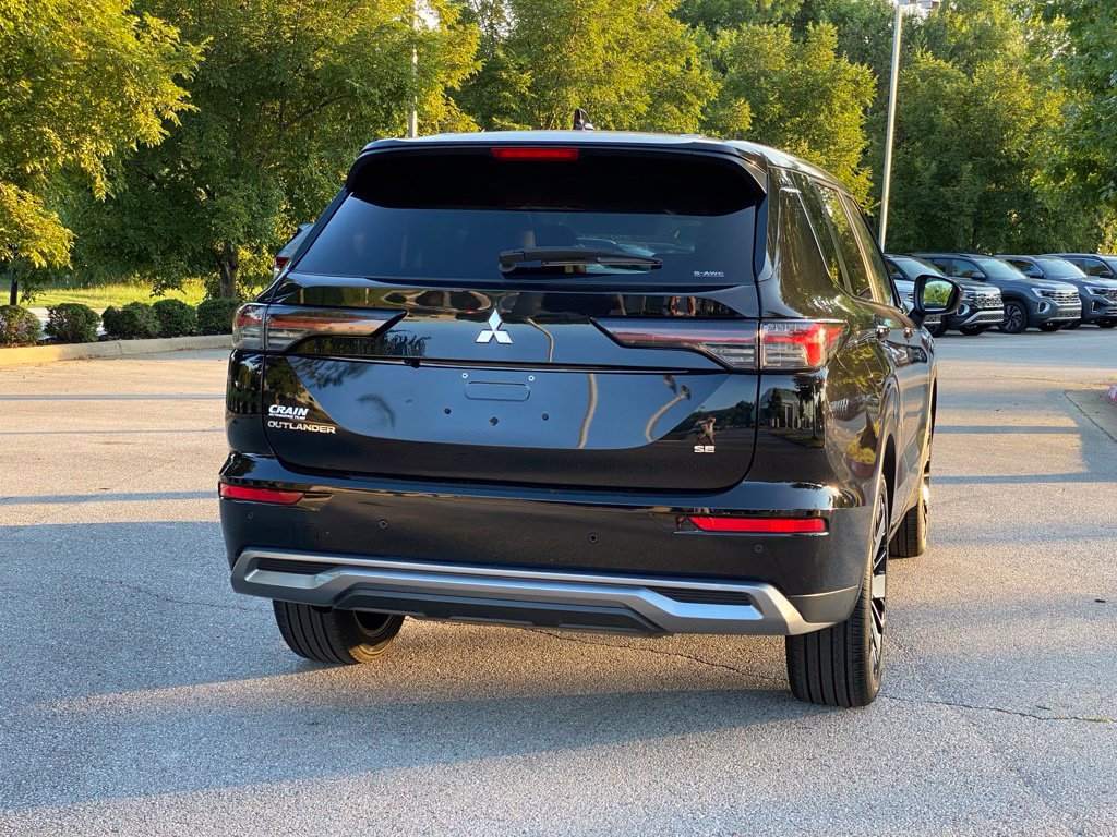 Used 2025 Mitsubishi Outlander SE AWD/4WD image 8