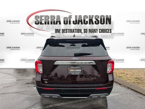 Used 2023 Ford Explorer XLT w/ Equipment Group 202A image 3