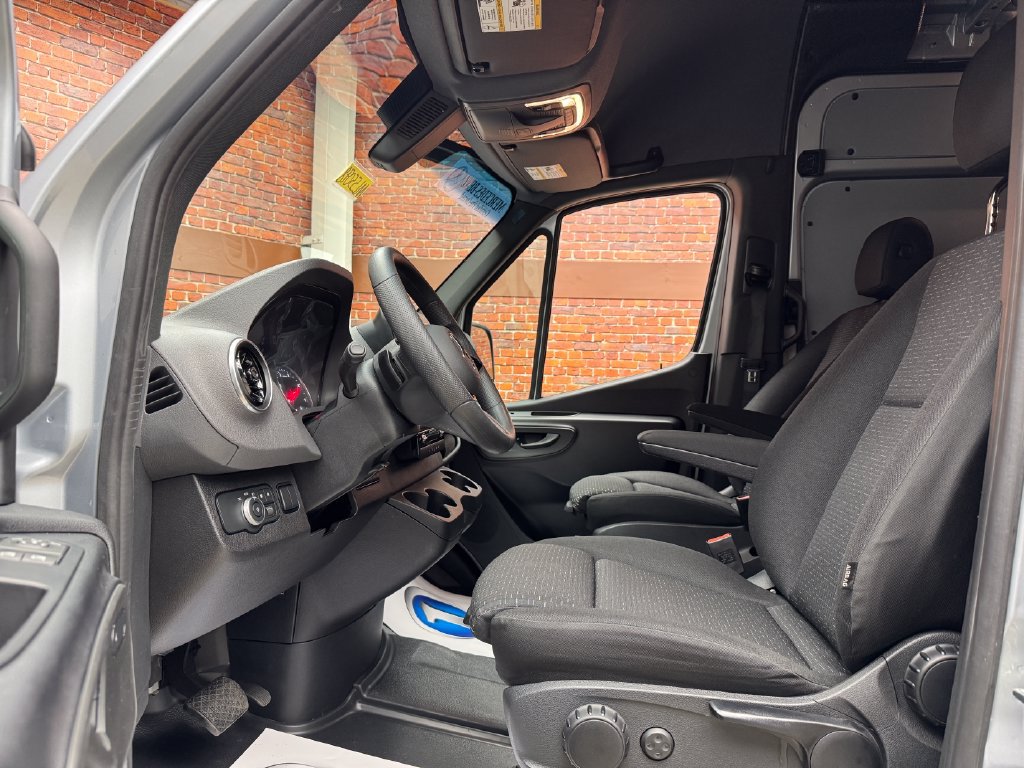 Used 2025 Mercedes-Benz Sprinter 3500 image 23