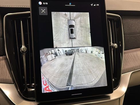 New 2026 Volvo XC90 T8 Ultra w/ Protection Package Premier image 18