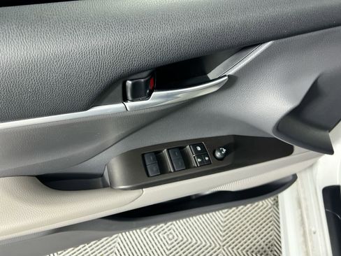 Used 2023 Toyota Camry SE image 14