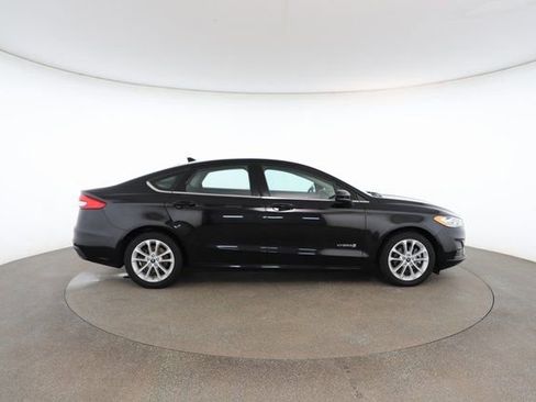 Used 2019 Ford Fusion SE image 22