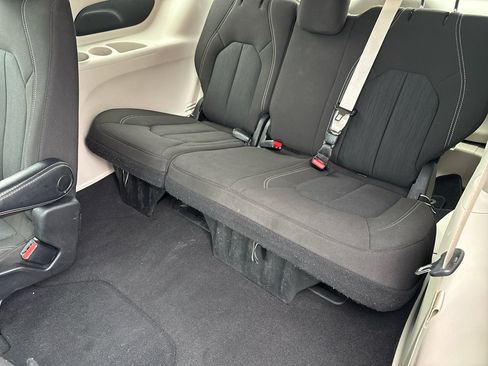 Used 2022 Chrysler Voyager LX image 20