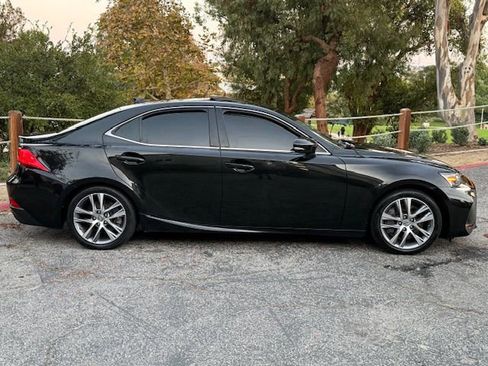 Used 2018 Lexus IS 300 w/ Accessory Package image 11
