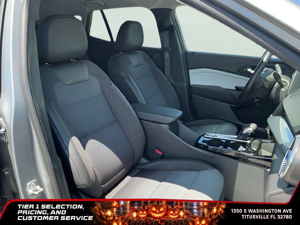 Used 2025 Chevrolet Trax LT w/ LT Convenience Package FWD image 15