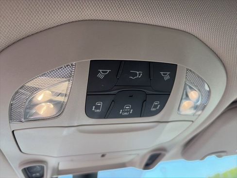 Used 2019 Chrysler Pacifica Limited w/ Tire & Wheel Group FWD image 30