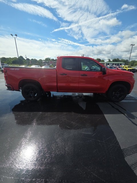 Used 2020 Chevrolet Silverado 1500 Custom w/ Custom Value Package AWD/4WD image 4