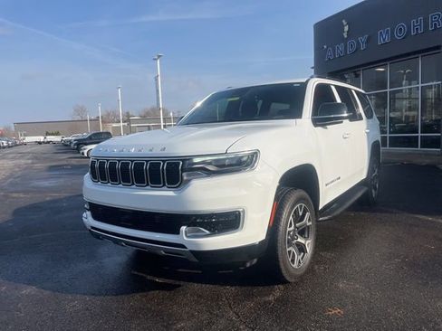 Used 2023 Jeep Wagoneer Series III w/ Preferred Equipment Group image 2