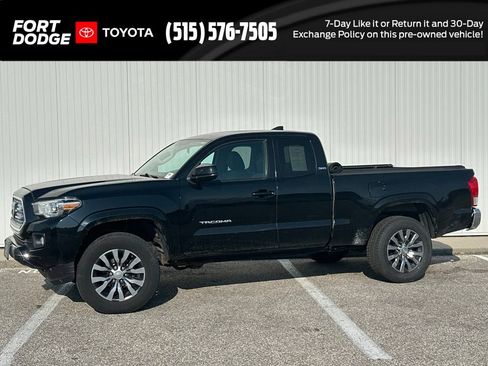 Used 2017 Toyota Tacoma SR5 AWD/4WD image 1