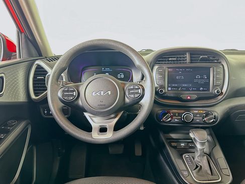 Used 2025 Kia Soul LX w/ LX Technology Package image 17