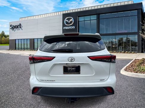 Used 2020 Toyota Highlander L AWD/4WD image 4