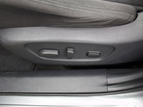 Used 2016 Nissan Rogue SV image 13