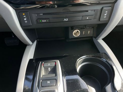 Used 2016 Honda Pilot Touring image 19