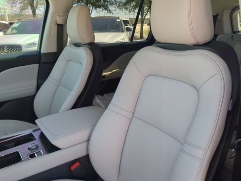 New 2026 Lincoln Aviator 2WD image 10