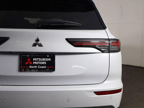 New 2026 Mitsubishi Outlander ES image 16