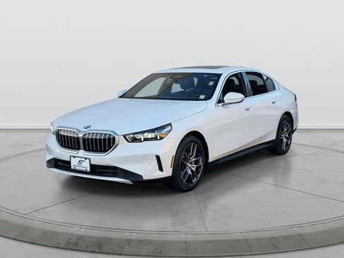 Used 2026 BMW 530i xDrive AWD/4WD image 3