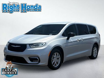 Used 2024 Chrysler Pacifica Touring-L