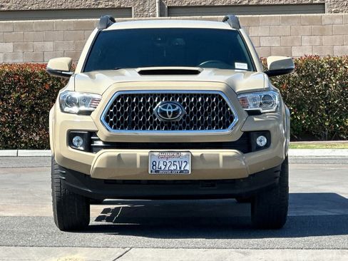 Used 2019 Toyota Tacoma TRD Sport w/ Exterior Package RWD image 9