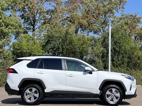 Used 2025 Toyota RAV4 XLE FWD image 3