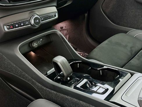 Certified 2023 Volvo XC40 B5 Plus w/ Climate Package image 16