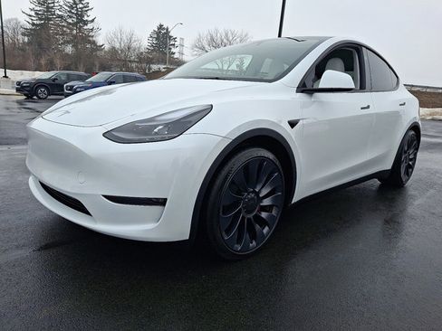 Used 2024 Tesla Model Y Performance image 3