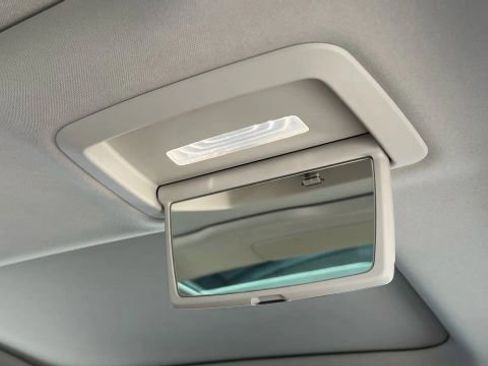 Used 2018 BMW 740i image 25