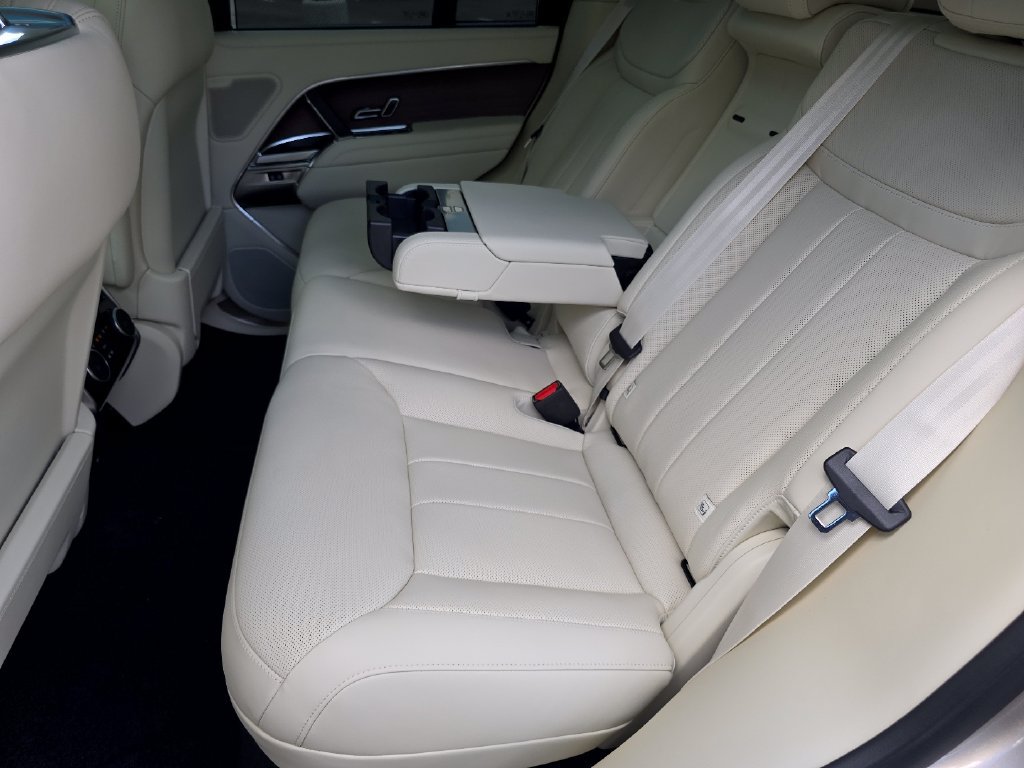 New 2026 Land Rover Range Rover SE AWD/4WD image 16