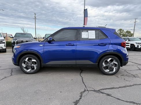 Used 2024 Hyundai Venue SEL image 4