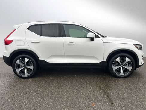 Used 2025 Volvo XC40 B5 Core w/ Protection Package Premier image 2