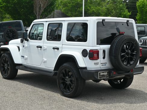 Used 2025 Jeep Wrangler Unlimited Sahara AWD/4WD image 7