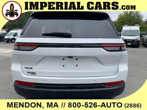 New 2025 Jeep Grand Cherokee Altitude image 11