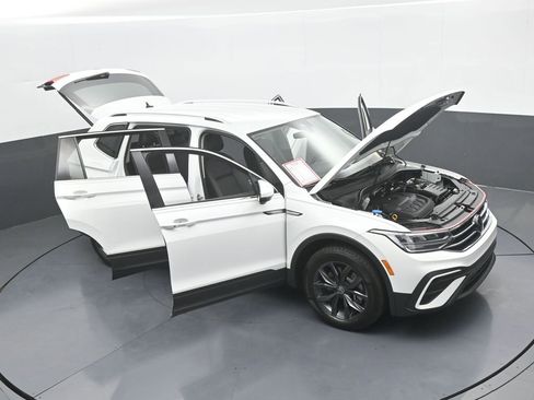 Used 2022 Volkswagen Tiguan SE image 71