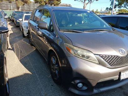 Used 2016 Toyota Sienna SE Premium